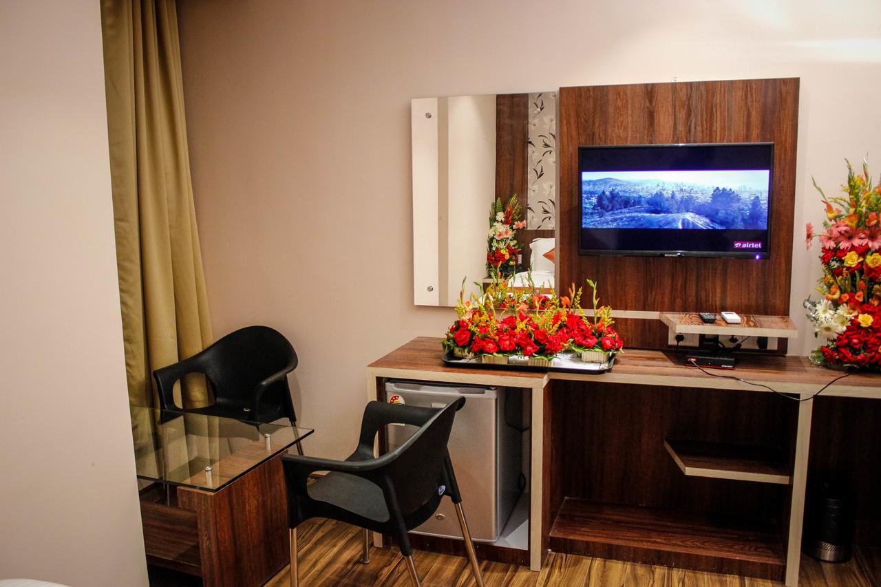 Regenta Inn Larica Calcutta Exterior foto